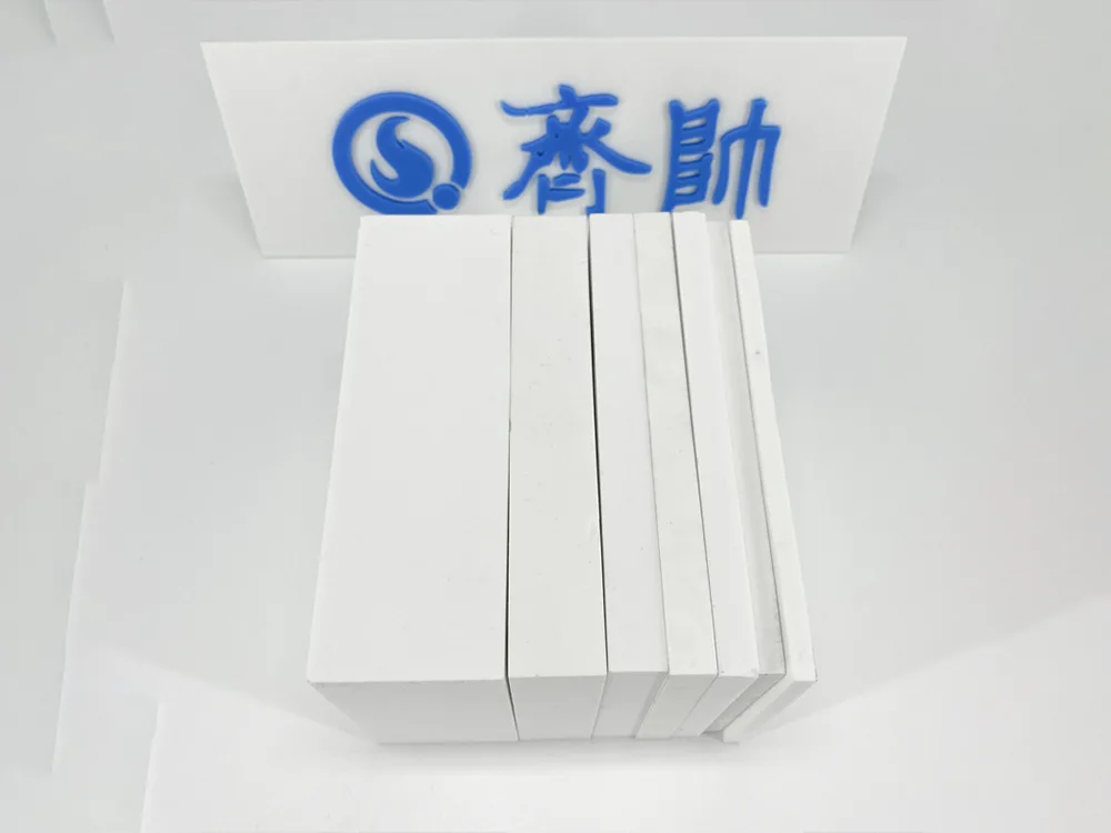 Hvilket materiale er alumina keramisk plate?