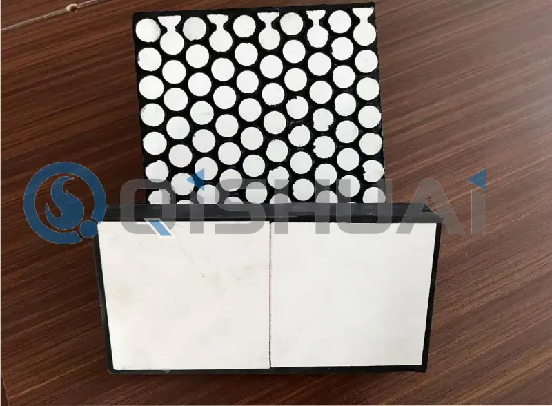 Innstøpte stålforinger i keramisk gummi: Premium slitesterk løsning for transport av bulkmateriale