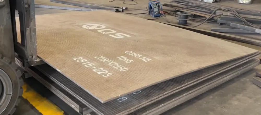 Hvorfor brukes sliteplate av krom bimetalllegering mye for beskyttelse mot industriell slitasje?